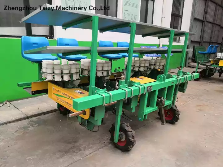 เครื่องปลูกถ่ายลาก 4 แถว