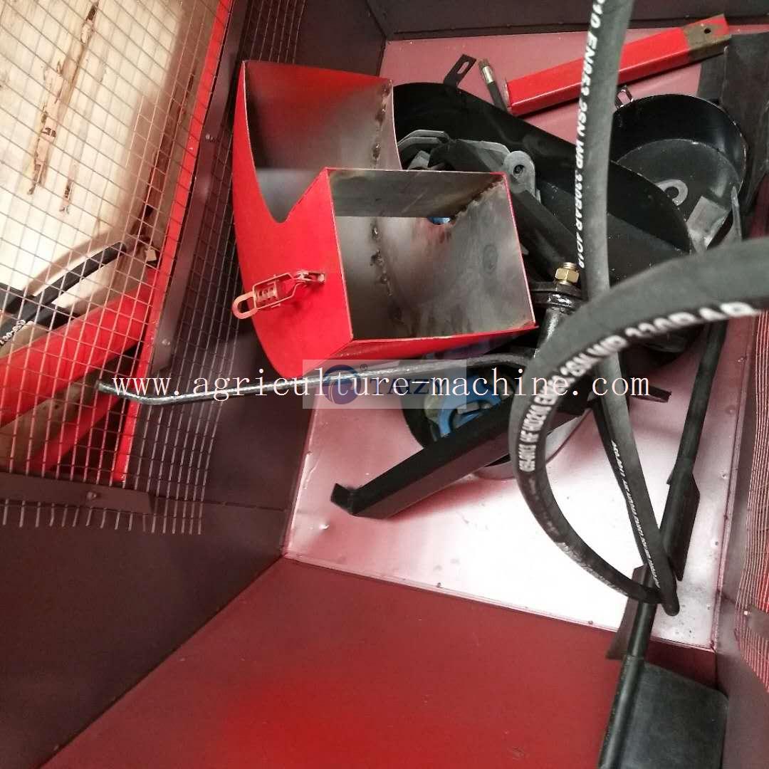 Silage harvester machine with tractor / silage harvester / straw