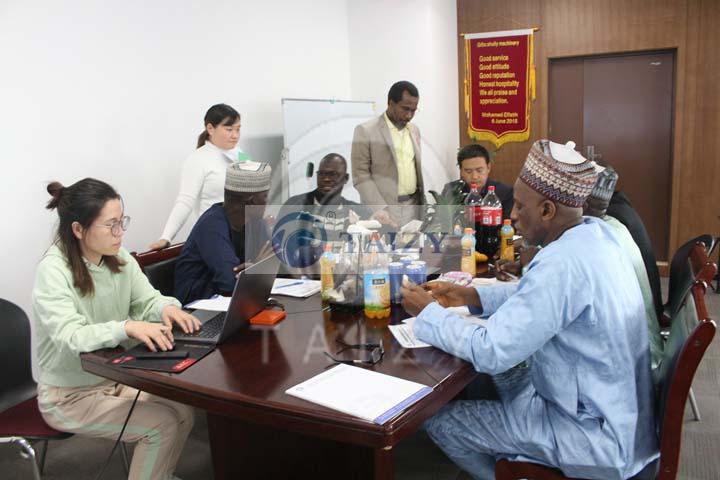 Wow!!! Nigeria Government Procurement Mission-Two 40Gp Containers Agricultural Machines 5 Meeting Time