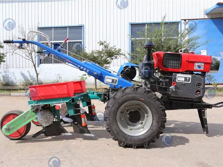 Los tractores de operador a pie Taizy están en oferta 2 Motocultor manual con sembradora de maíz