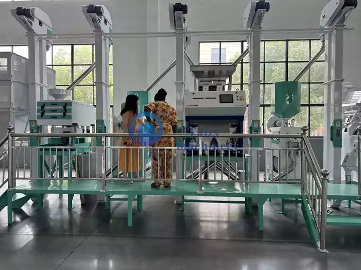Sau khi hoàn thành tất cả các máy của dây chuyền xay gạo, mỗi bộ phận sẽ được dán nhãn. Chúng tôi cũng cung cấp hướng dẫn vận hành cho từng máy.