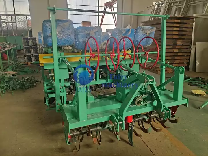 traktordriven transplanteringsmaskin