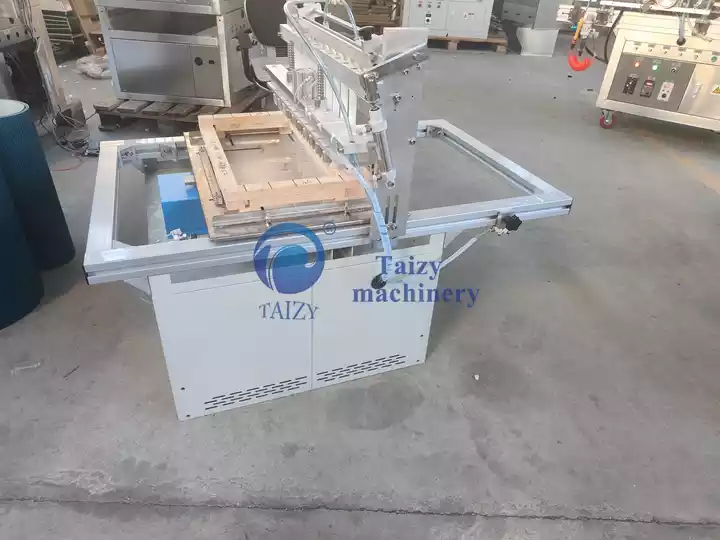 Machine à semer en plateau de pépinière
