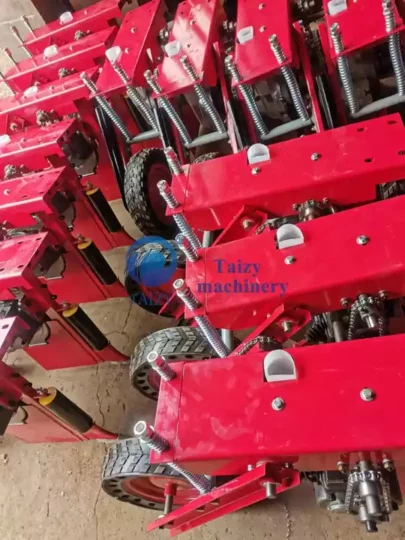 plantador de maíz arrastrado por tractor