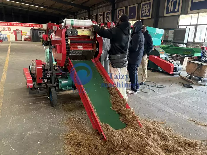 Machine d’enveloppement de balles d’herbe d’ensilage