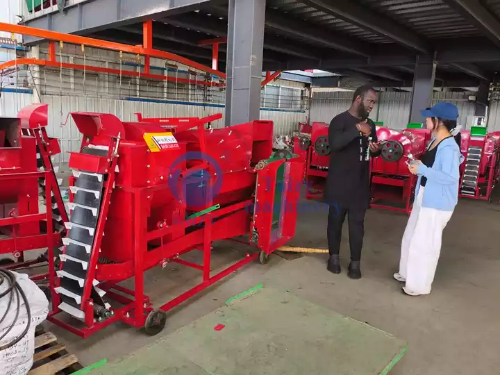 Machine à cueillir les cacahuètes