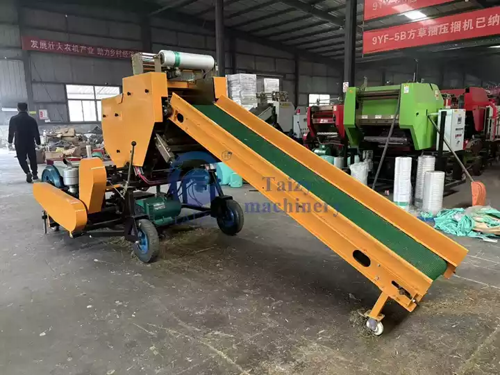 machine à enrouler et à emballer pour fourrage