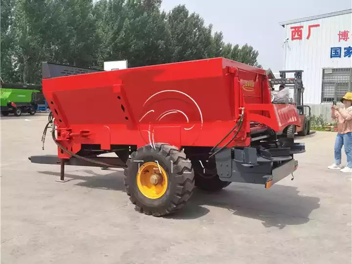 Gari la kusambaza kinyesi cha traki