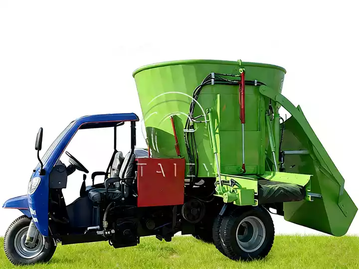 5m³ Diesel-Powered TMR Silage Mixer and Spreader