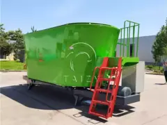 Grand camion de mélange d'aliments