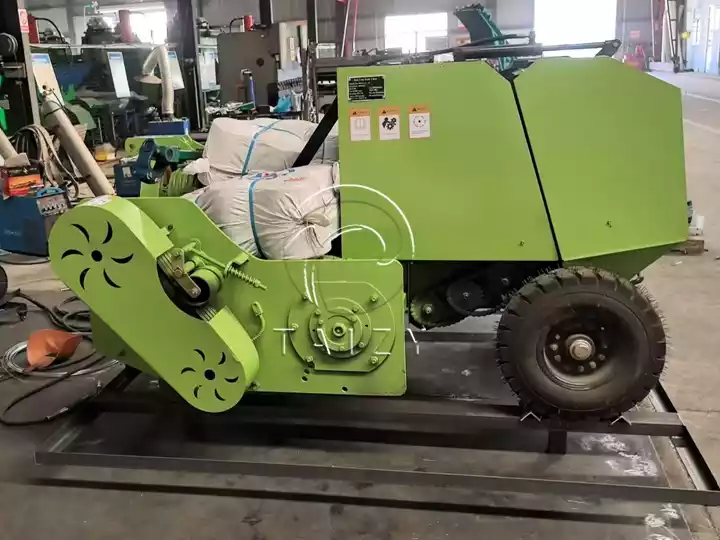 straw shredder and round baler
