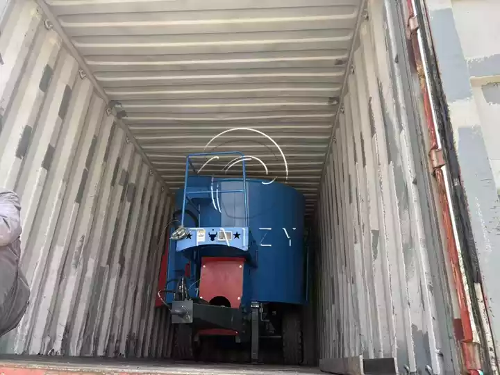 fodder mixer wagon loading site
