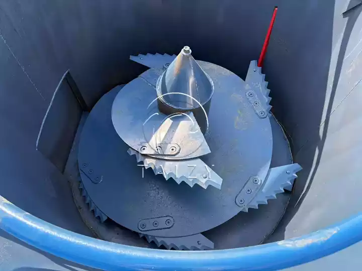 internal blades of the livestock feed mixer