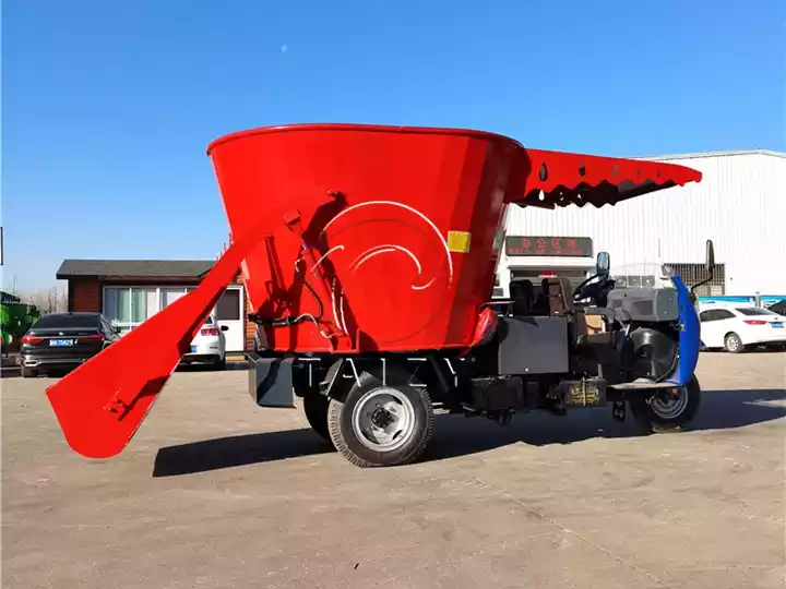 TMR silage mixer spreader