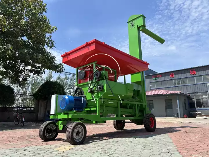 mobile corn sheller for farm
